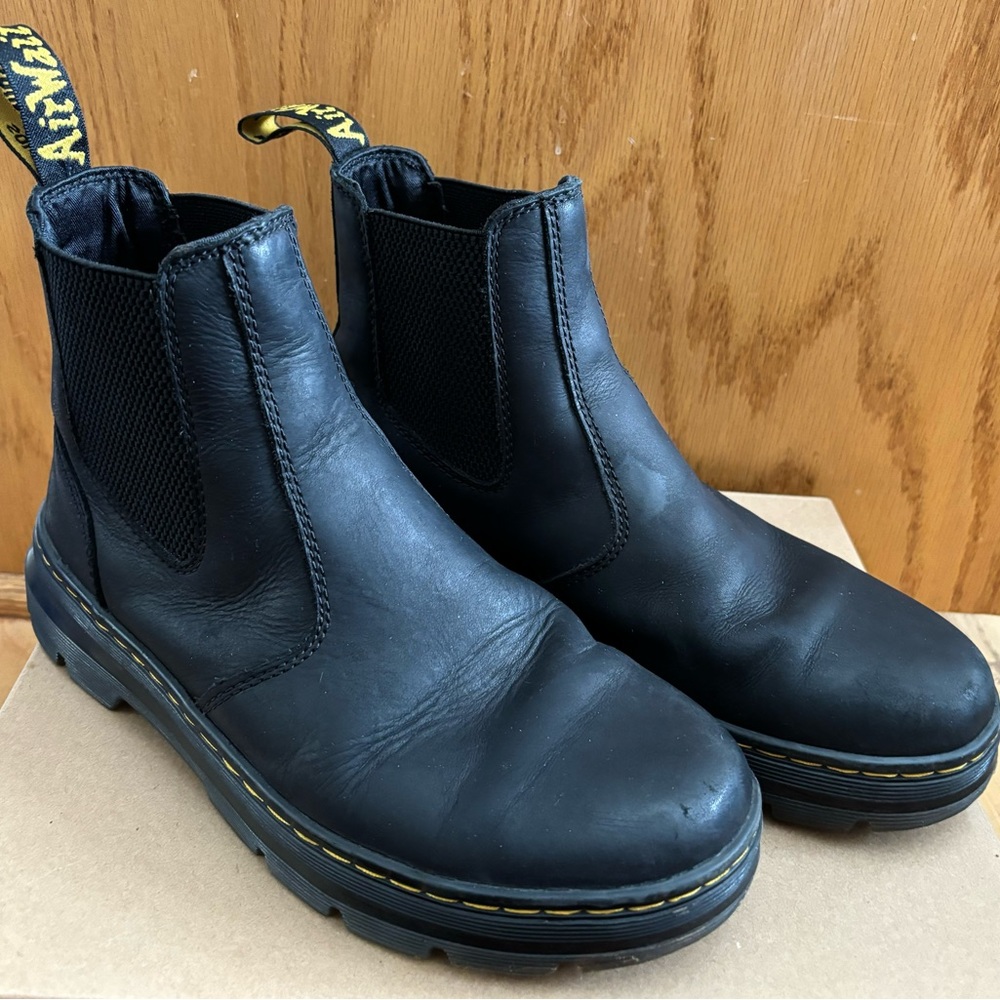 Like new size 41 Doc Martens.